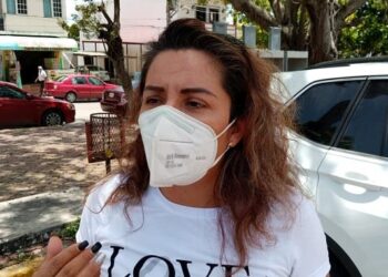 Ciudadanos siguen tirando cubrebocas en calles de Madero