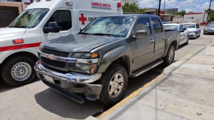 Se lesiona mujer en aparatoso choque vehicular