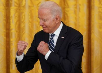 Biden festeja el 4 de julio junto a mil personas