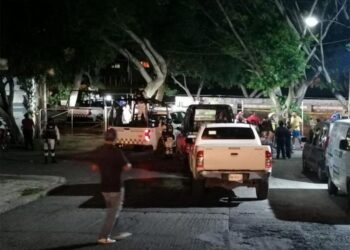 Comando llega a campo de futbol y mata a cuatro personas