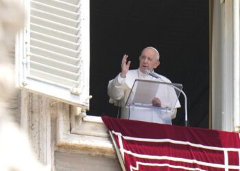 Papa Francisco reaccionó bien a cirugía intestinal: Vaticano