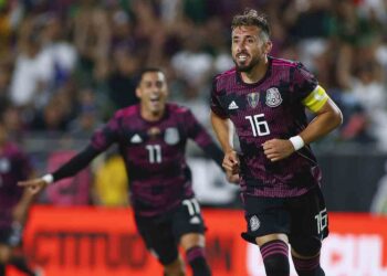 México golea 4-0 a Nigeria en estreno de Funes Mori