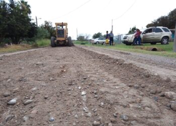 Gestionan recursos para pavimentación de acceso principal a ejidos en Matamoros