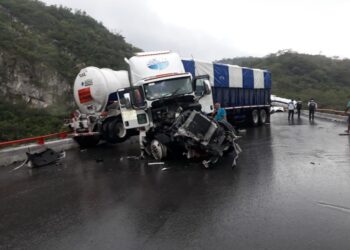 Chocan tráiler y pipa en la carretera “Rumbo Nuevo”