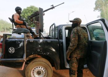 Grupo armado secuestra a 140 estudiantes en Nigeria