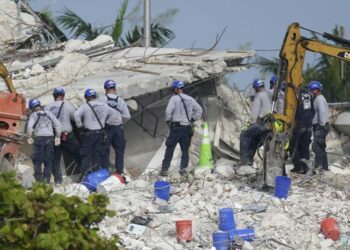 Recuperan tres cuerpos más del edifico colapsado en Miami; van 27 muertos