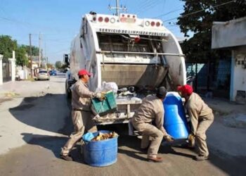 Rehabilitan camiones de basura para normalizar servicio