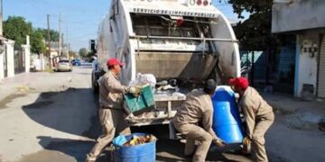 Rehabilitan camiones de basura para normalizar servicio