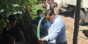 Cabildo electo de Victoria reparte agua en colonias populares