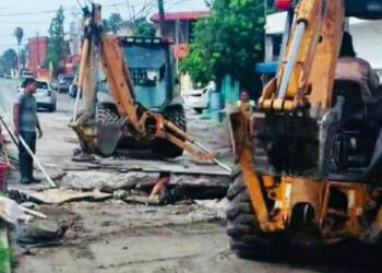 Pavimentará Ayuntamiento en cuanto Junta de Aguas repare drenaje en Calle Plan de Ayutla