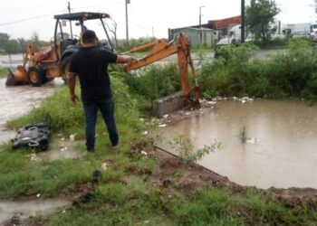 Realizan limpieza de drenes, bocas de tormenta y alcantarillas en Matamoros