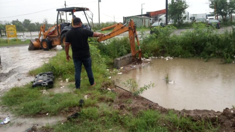Realizan limpieza de drenes, bocas de tormenta y alcantarillas en Matamoros