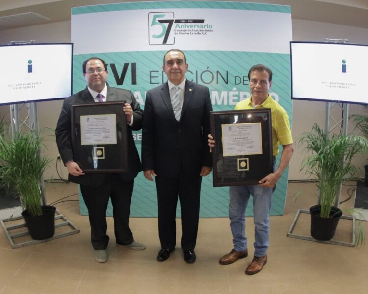 Entregan Medalla al Mérito Ciudadano a Santos Ramos y Christian Flores