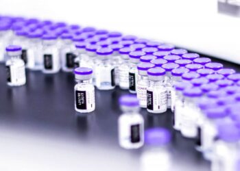 Pfizer solicitará aprobación de 3ra dosis de su vacuna COVID