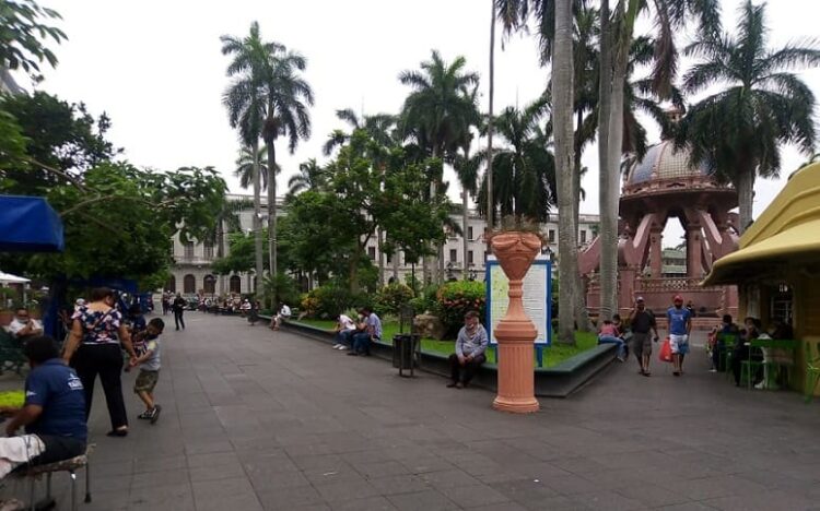 Piden a vacacionistas de verano cuidarse del Covid