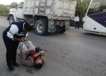 Empleado de Comapa se lesiona en choque contra autobús