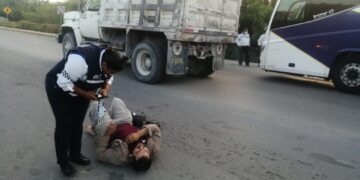 Empleado de Comapa se lesiona en choque contra autobús