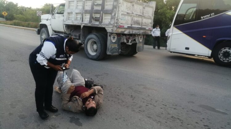 Empleado de Comapa se lesiona en choque contra autobús