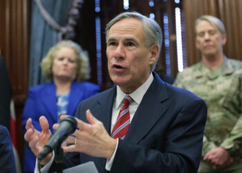 Abbott reporta 55 millones de dólares en donaciones para campaña a gubernatura