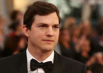 Ashton Kutcher renuncia viajar al espacio