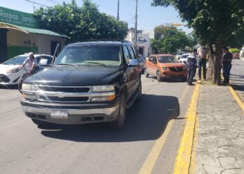 Chofer causa aparatoso choque