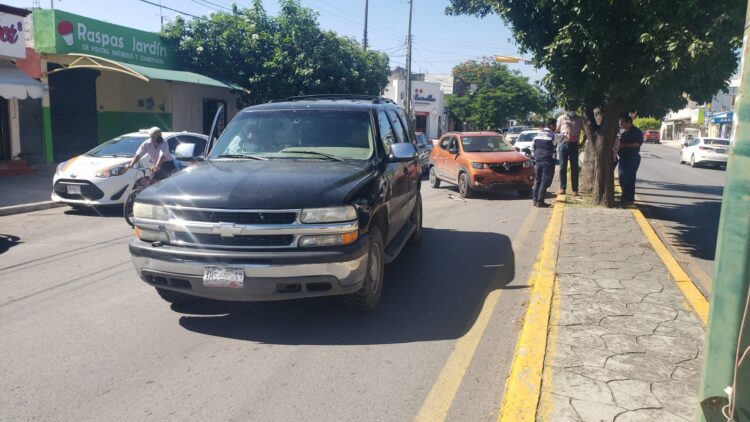 Chofer causa aparatoso choque