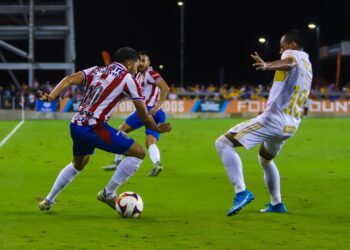 Chivas y Tigres empatan sin goles en Edinburg