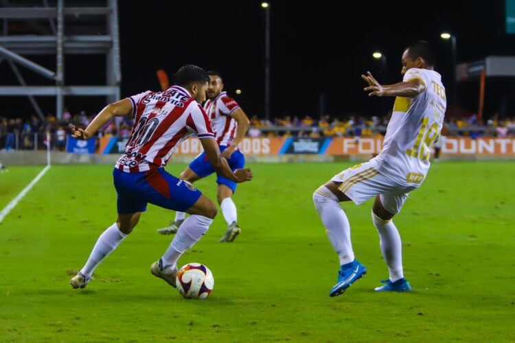 Chivas y Tigres empatan sin goles en Edinburg
