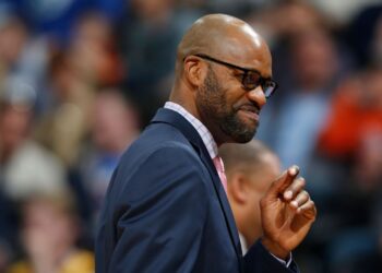 Jamahl Mosley surge como candidato a entrenador de Orlando y Dallas