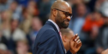 Jamahl Mosley surge como candidato a entrenador de Orlando y Dallas