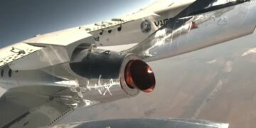 Realizan viaje al espacio en Nave Galactic