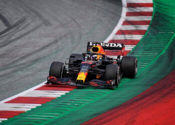 Red Bull gana pero Checo Pérez con uno de sus peores días