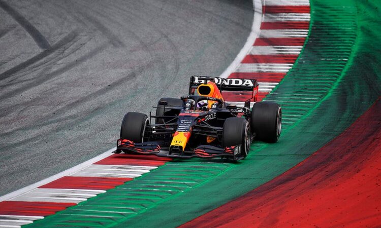 Red Bull gana pero Checo Pérez con uno de sus peores días