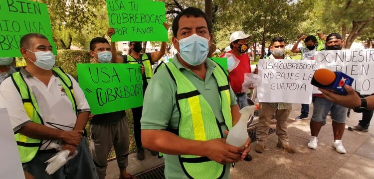 Comerciantes informales regalan 1,500 cubrebocas en Ciudad Victoria
