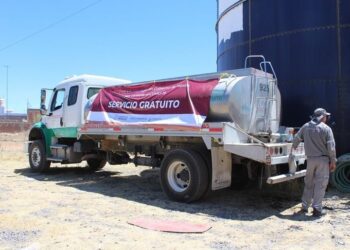 Piden fijar precio a reparto de agua en pipas en colonias de Victoria