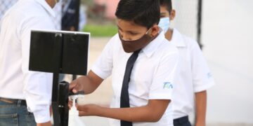 Padres de Familia no ven seguro el regreso a clases en Agosto