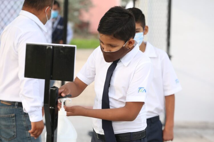 Padres de Familia no ven seguro el regreso a clases en Agosto