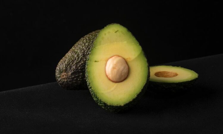 beneficios de la semilla de aguacate en tu belleza