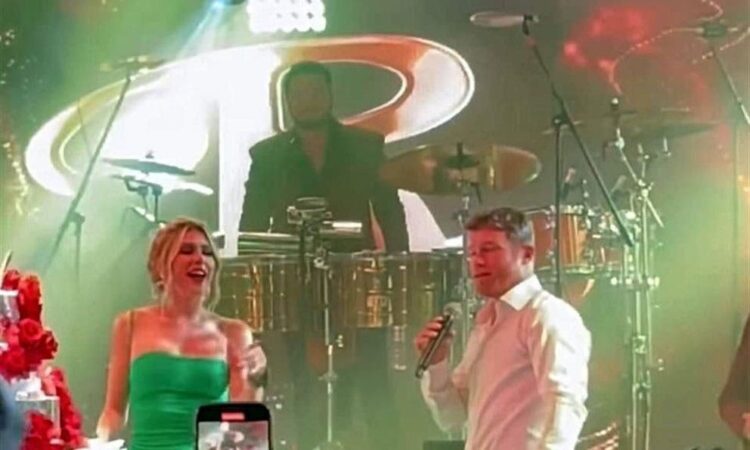 Canelo festeja cumpleaños de su esposa con Los Tucanes y El Recodo