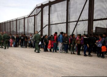 Ha procesado Estados Unidos 12,000 solicitudes de asilo de migrantes que esperaban en México