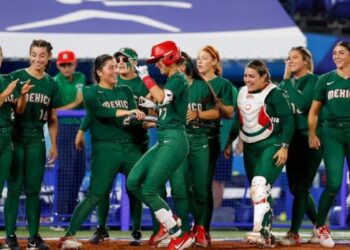 Selección de softbol tira uniformes a la basura, podrían ser sancionadas