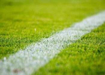 Retiran del campo pancarta de “Igualdad Salarial” en el México-EEUU