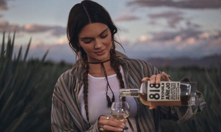 Tequila de Kendall Jenner se convierte en un exito