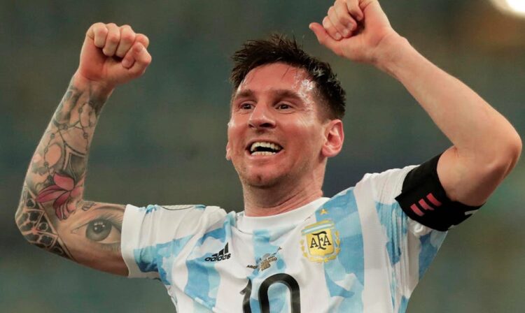 Messi dedica triunfo a Maradona: seguro nos apoyó desde donde esté