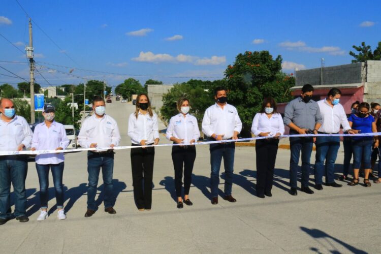 Inauguran pavimentación de calles en Victoria