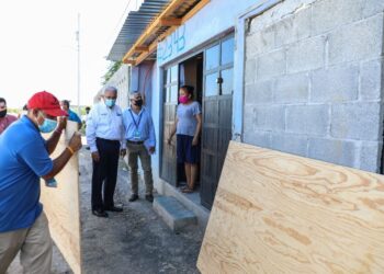 Entrega Sanmiguel material de construcción en Col. ‘Los Artistas’