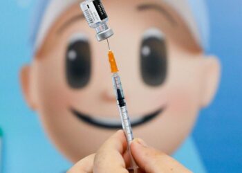 Autoriza España ensayo clínico de nueva vacuna COVID