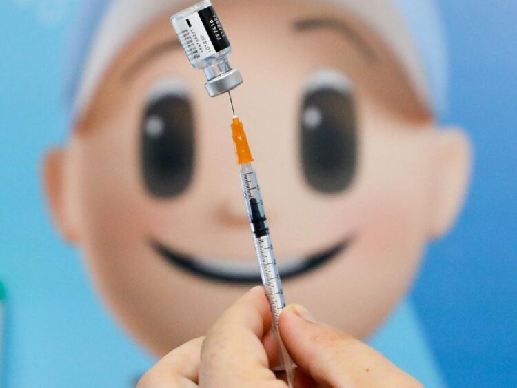 Autoriza España ensayo clínico de nueva vacuna COVID