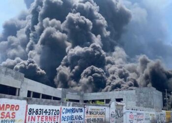 Incendio en fábrica de Santa Catarina, Nuevo León deja dos muertos