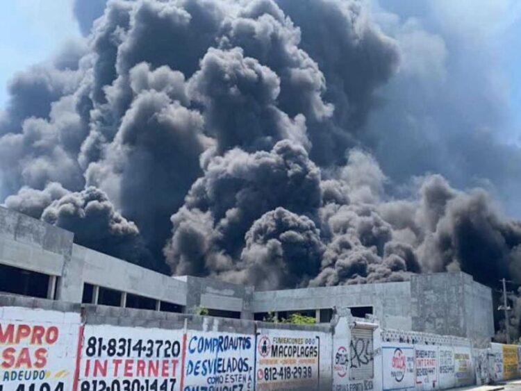 Incendio en fábrica de Santa Catarina, Nuevo León deja dos muertos